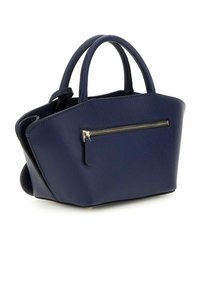 Sac à main texturé bleu marine avec deux poignées et une poche zippée à l'avant. Forme structurée avec des côtés angulaires et une base noire contrastante.