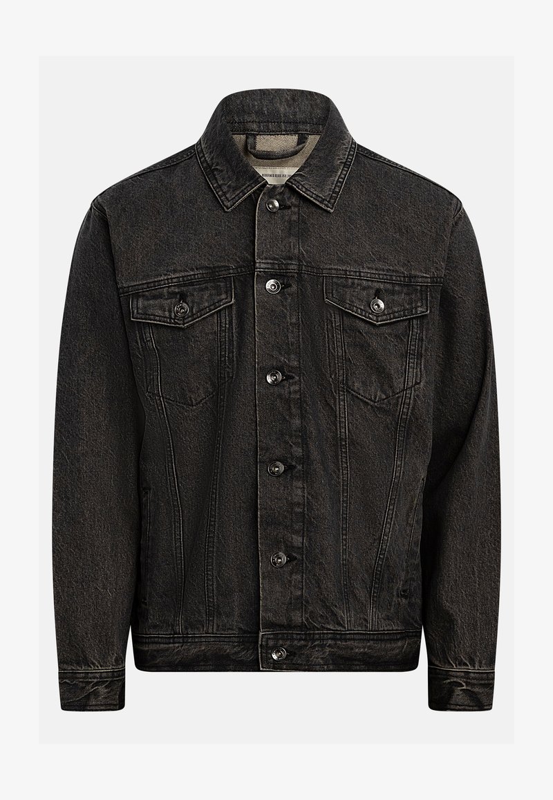 Μαύρο τζιν μπουφάν με κούμπωμα με κουμπιά, δύο τσέπες στο στήθος με πτερύγια και κουμπιά, μακριά μανίκια και κλασικό γιακά.