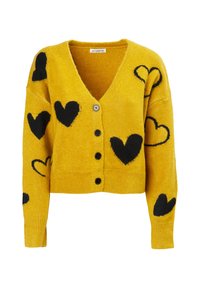 Gele cardigan met zwarte hartpatronen, V-hals, lange mouwen en vier knopen aan de voorkant.