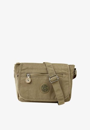 Sac bandoulière beige en tissu durable, avec une poche zippée à l'avant, une sangle ajustable et un détail de logo circulaire.