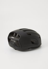Czarny kask rowerowy o matowym wykończeniu, aerodynamicznym designie, z wieloma otworami wentylacyjnymi i teksturowanym wnętrzem dla komfortu.