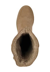 Botín de ante marrón claro con puntera redondeada, forro de piel sintética suave y detalles de costura. La abertura es amplia, lo que permite una fácil puesta.