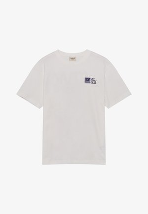 Witte T-shirt met korte mouwen en ronde hals, met een klein marineblauw logo op de borst met de tekst "HALO OFF DUTY GEAR."
