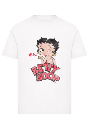 Weißes T-Shirt mit kurzen Ärmeln, das eine Cartoon-Grafik von Betty Boop zeigt, umgeben von roten Herzen und fetter, pinker Schrift, die "BETTY BOOP" spell.
