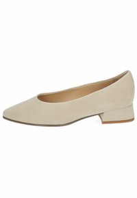Scarpa flat in suede beige con punta a forma appuntita e tacco basso a blocco, caratterizzata da una texture liscia e un design minimalista.