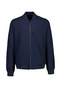 Granatowa bombowca kurtka z zamkiem z przodu, prążkowanym kołnierzem i mankietami, dwiema przednimi kieszeniami oraz zamkniętą na zamek kieszenią na piersi. Gładka tekstura materiału.