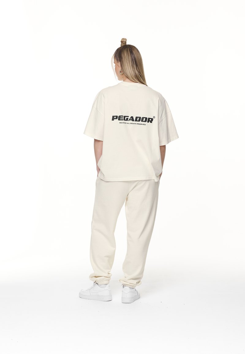 Pegador ARENDAL LOGO HEAVY OVERSIZED TEE - Marškinėliai su spaudiniu - washed coconut milk/black