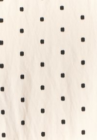 Unausgewählt, cream based spot