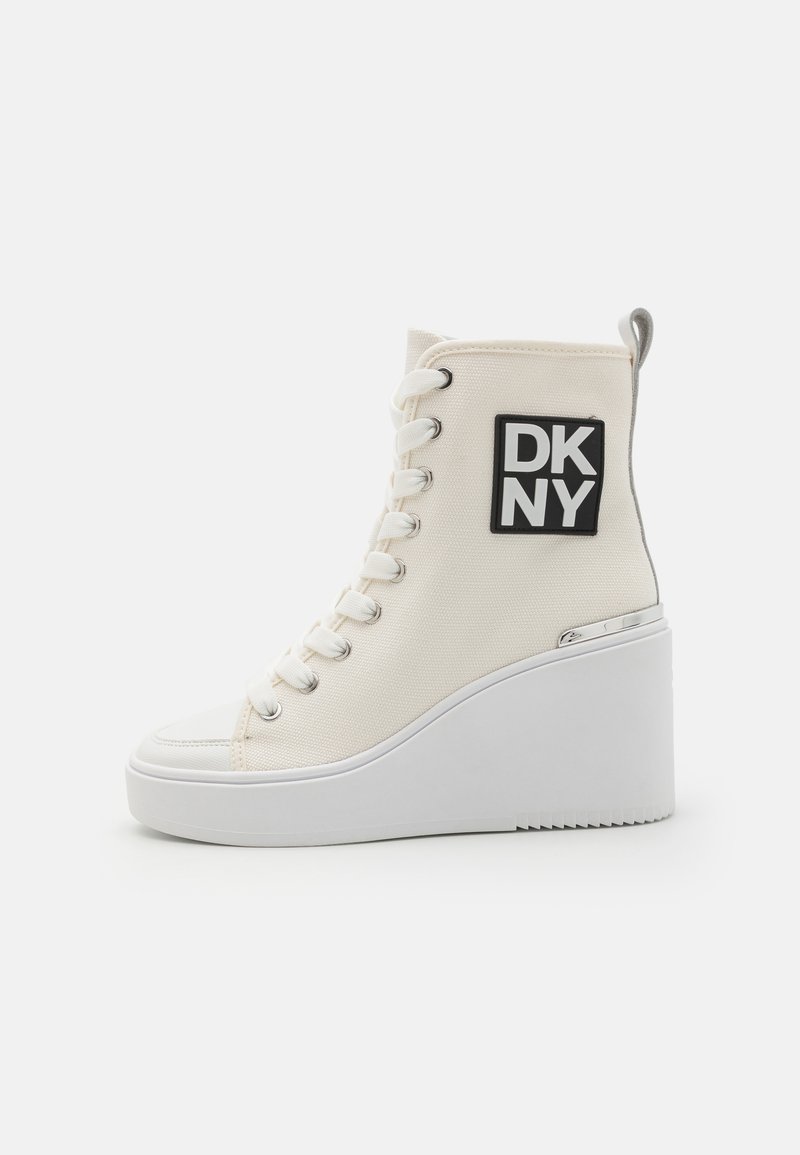 DKNY 1989 CAPSULE BAX WEDGE - Wedge Ankle Boots - white