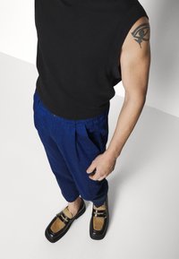 DRYKORN Pantalones - blue