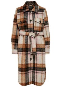 Robe chemise à carreaux en tissu doux et brossé. Présente des tons marron, rose et crème, un devant boutonné, 2 poches poitrine et une ceinture à la taille.