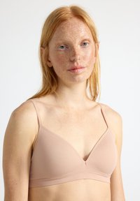 Lindex SOFT SEAMLESS PETIT - T-shirt BH - beige