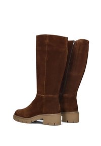 Bruine suède kniehoge laarzen met een chunky zool en zijrits, met een gladde textuur en een ronde neus.