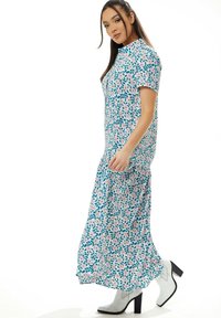 Liquorish FLORAL PRINT - Maxi dress - blue