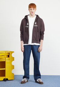 Alpha Industries BASIC UNISEX - Mikina so zipsom - hunter brown