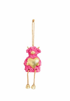 Rosa hängendes Ornament in Form einer flauschigen Kuh, die ein goldenes Herz hält, mit Seilbeinen und goldenen Hufen.