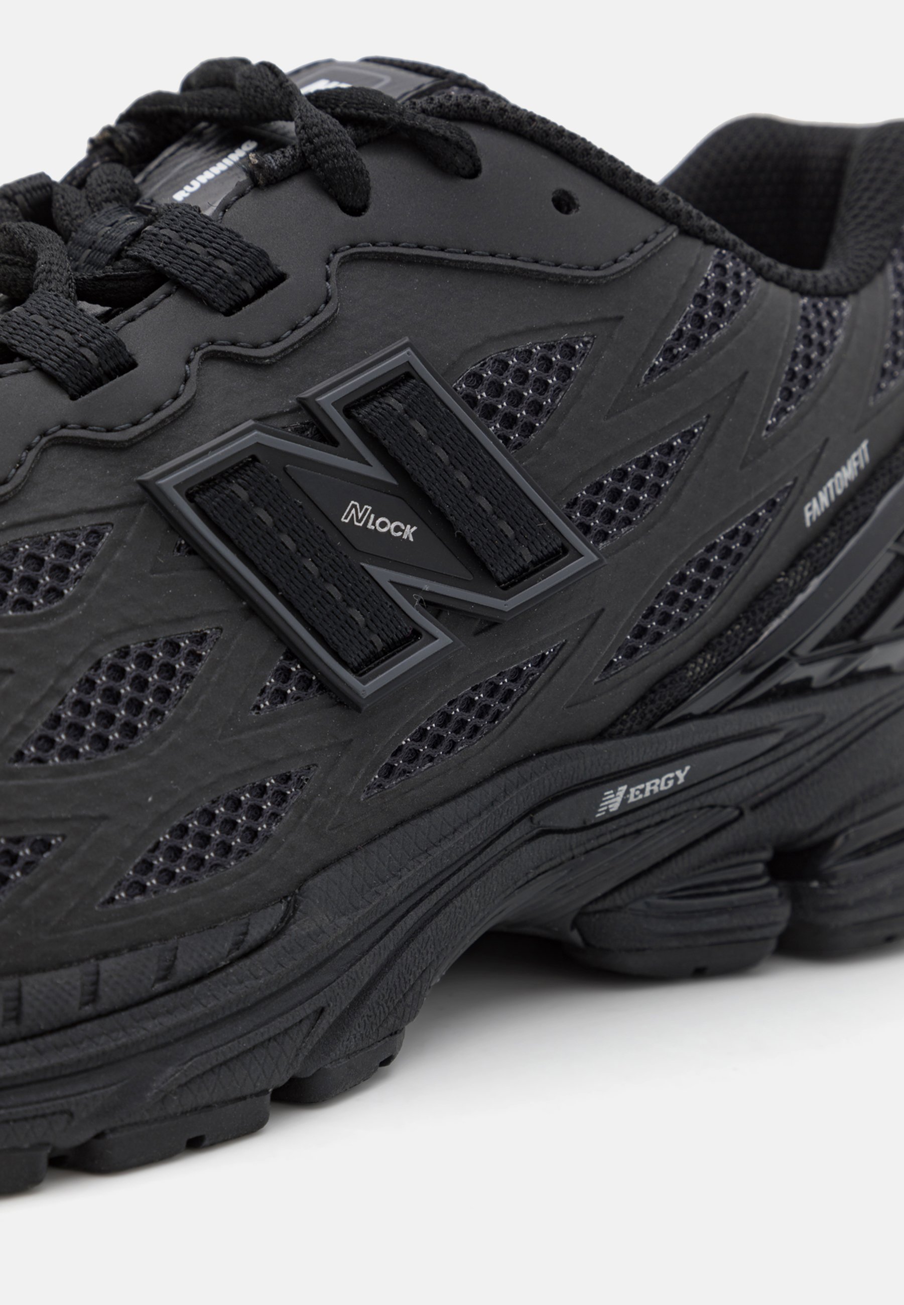 New Balance U1906 UNISEX - Trainers - black - Zalando