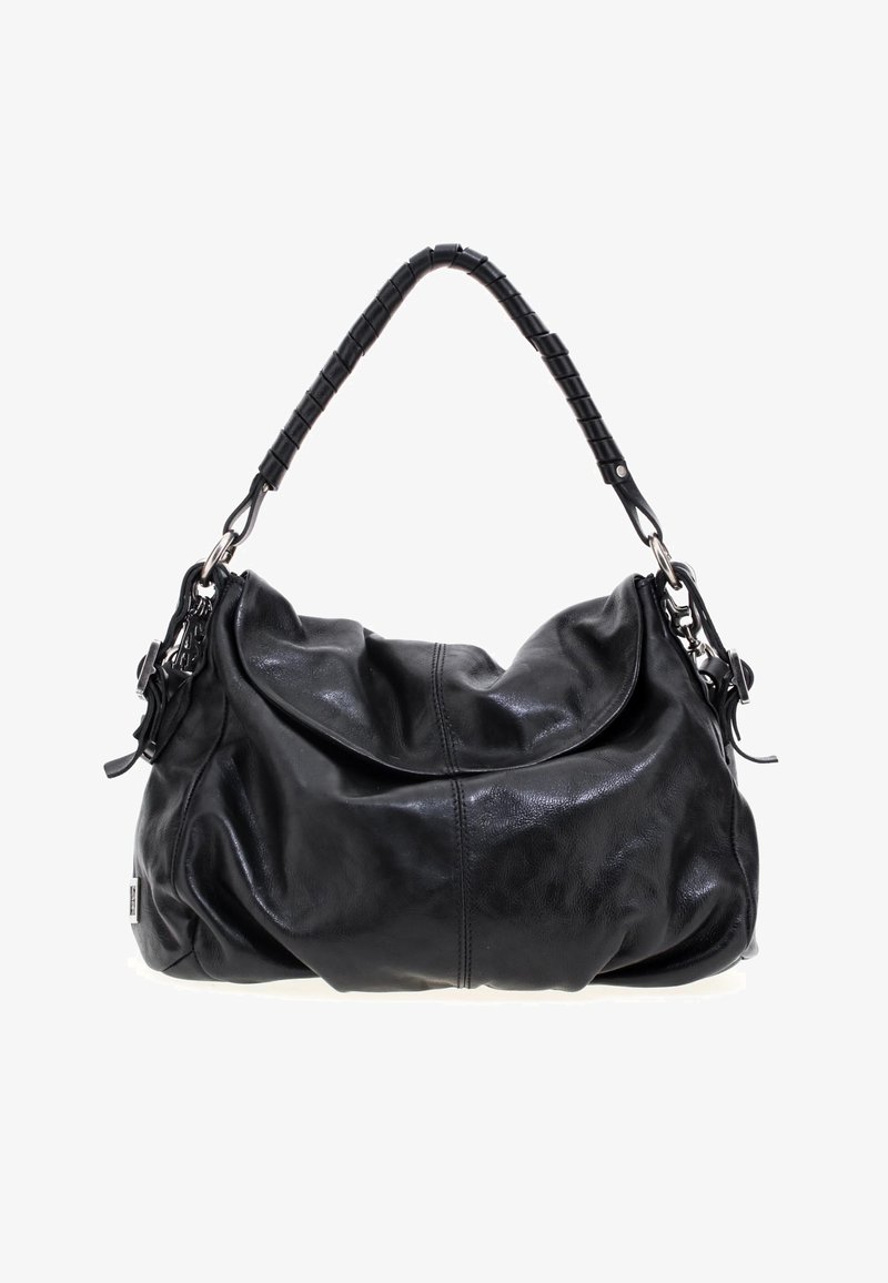 Sac à main en cuir noir souple avec des coutures matelassées, une poignée courbée rembourrée et des ferrures métalliques de chaque côté, posé sur un fond blanc.