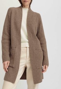 hessnatur Strickjacke - camel