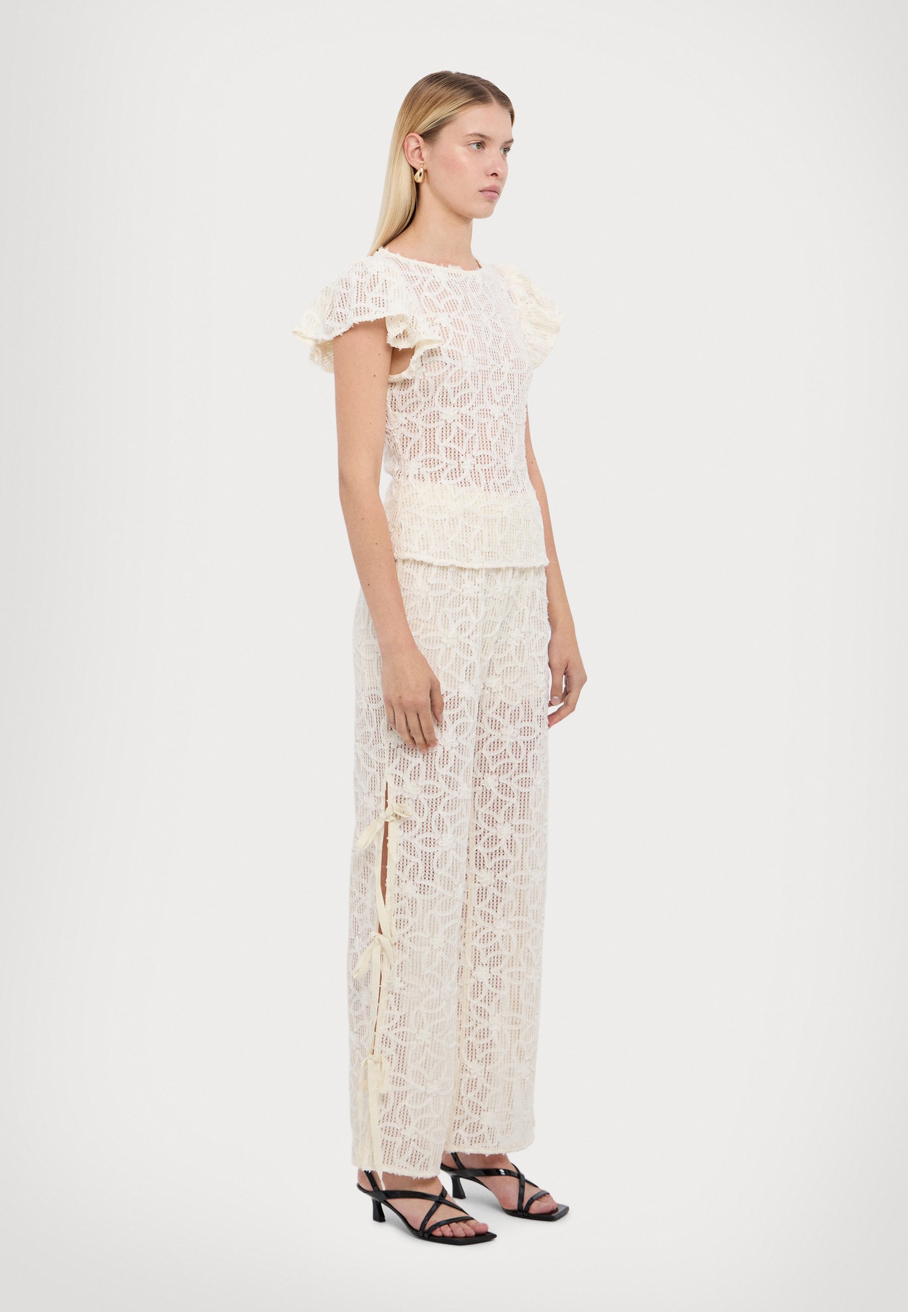 売れ筋商品|||ホフマン コペンハーゲン シャツ レディース トップス CASSIA V NECK - Blouse - creme Hofmann Copenhagen CASSIA V NECK - Blouse - creme/off-white