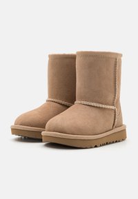 UGG CLASSIC II UNISEX - Stivali da neve  - sand