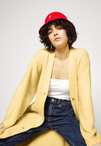 EDITED YULE CARDIGAN - Casaco de malha - rattan yellow