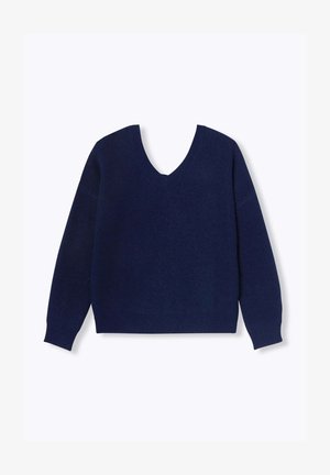 Pull en tricot bleu marine avec un col en V profond et des manches longues. La texture est côtelée, offrant une silhouette classique et décontractée.