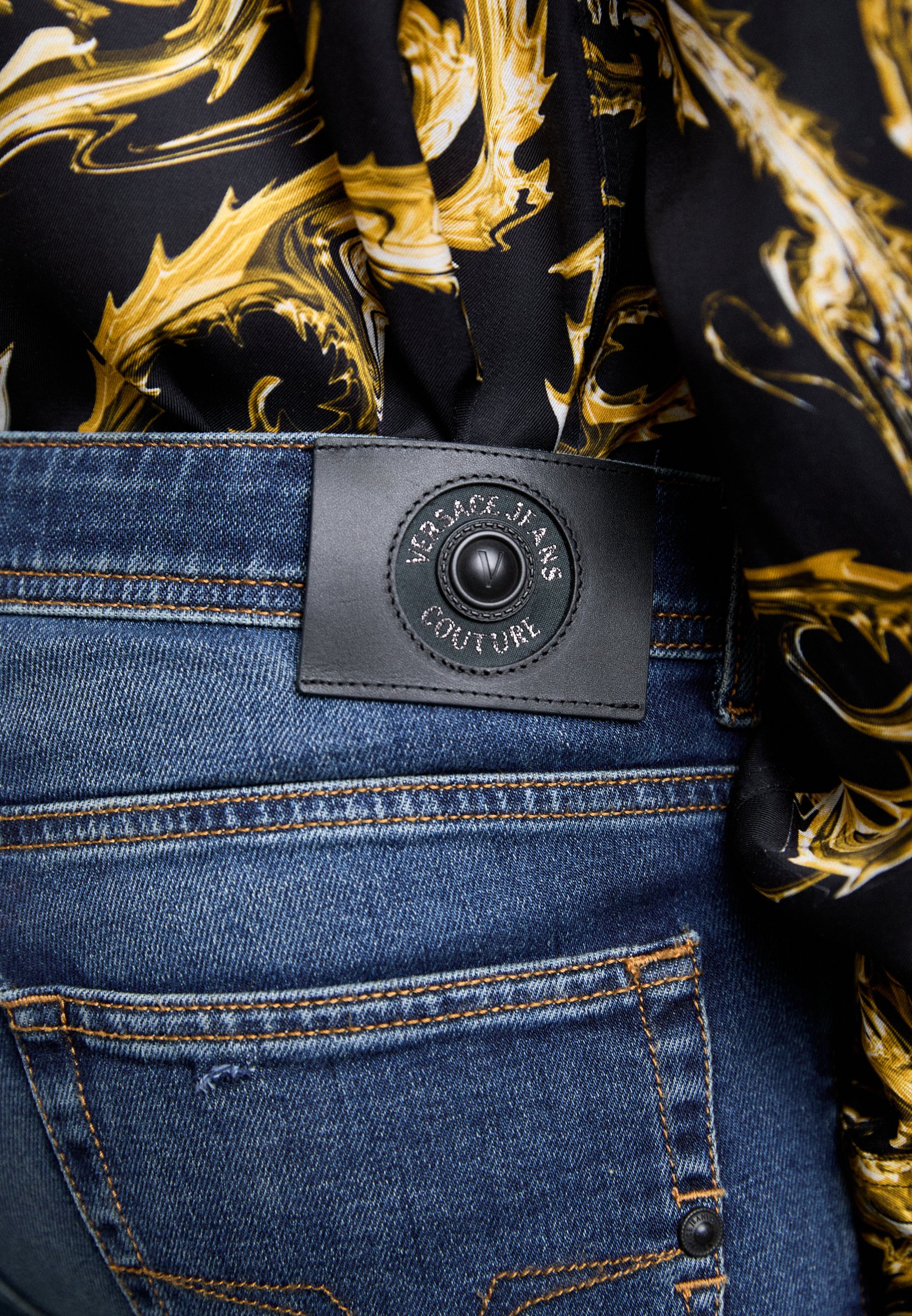 VERSACE JEANS COUTURE スキニージーンズ メタルロゴ JEGGINGFIT VERSACE JEANS COUTURE スキニージーンズ メタルロゴ JEGGINGFIT
