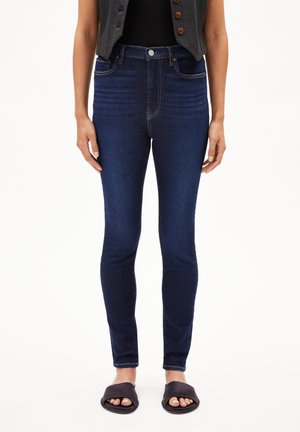 Skinny denim jeans in donkerblauw met subtiele wassing op de heupen, met een hoge taille, vijf-pocket ontwerp en standaard stikseldetails.
