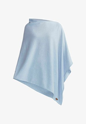 Lyseblå poncho i blødt stof med et draperet design i trekantet form og et lille mærke nederst på kanten.