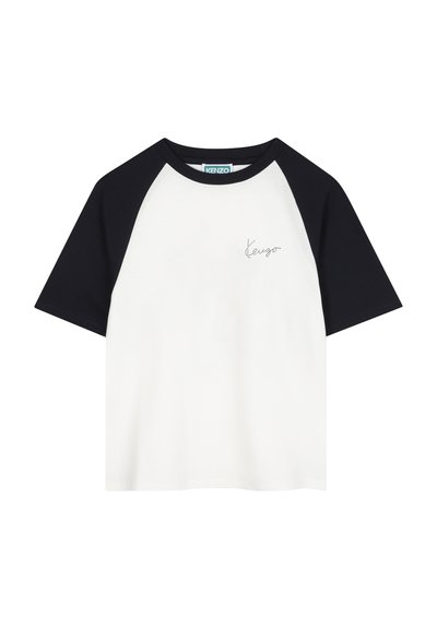T-shirt en coton blanc et marine avec un design à manches raglan, ornée d'un logo "Kenzo" brodé subtilement à l'avant.