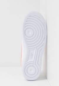 Nike Sportswear AIR FORCE 1 - Sapatilhas - white/atomic pink/fossil