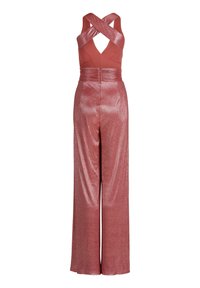 Rosa jumpsuit med korsade axelband, V-ringning och vida ben. Glansig textur med en åtsittande midja.