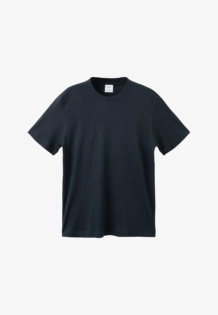 T-shirt a maniche corte di colore blu navy realizzato in cotone morbido, caratterizzato da un collo rotondo e un design semplice e pulito, privo di stampe o accenti.