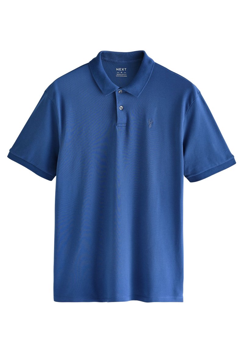 Camisa polo azul hecha de un tejido suave y ligero. Cuenta con un cuello, una tapeta con tres botones y un pequeño logo en el lado izquierdo del pecho.