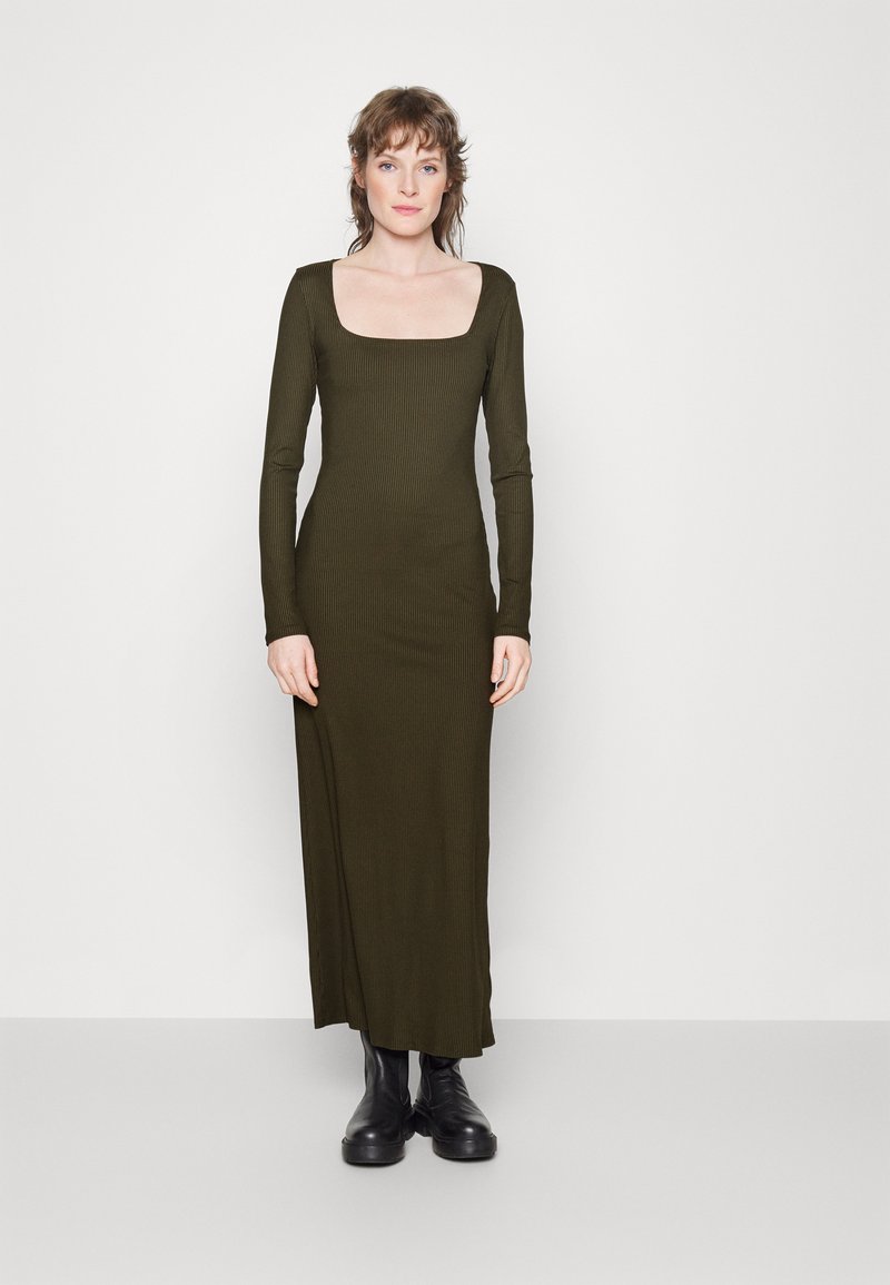 Abercrombie & Fitch NECK DRESS - Pletené šaty - grape leaf