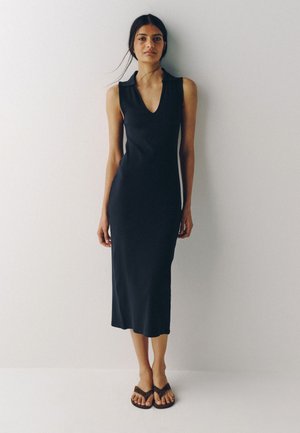 THE SET, REGULAR FIT - 2 PACK SLEEVELESS COLLAR V- NECK DRESS  . - Vestito di maglina - dark navy/taupe brown