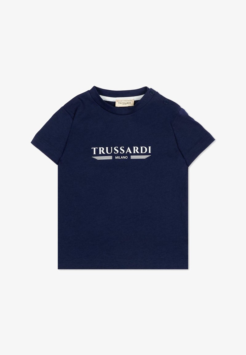 T-shirt bleu marine à manches courtes pour tout-petit avec logo blanc « TRUSSARDI MILANO » sur le devant et boutons-pression à l’épaule gauche.