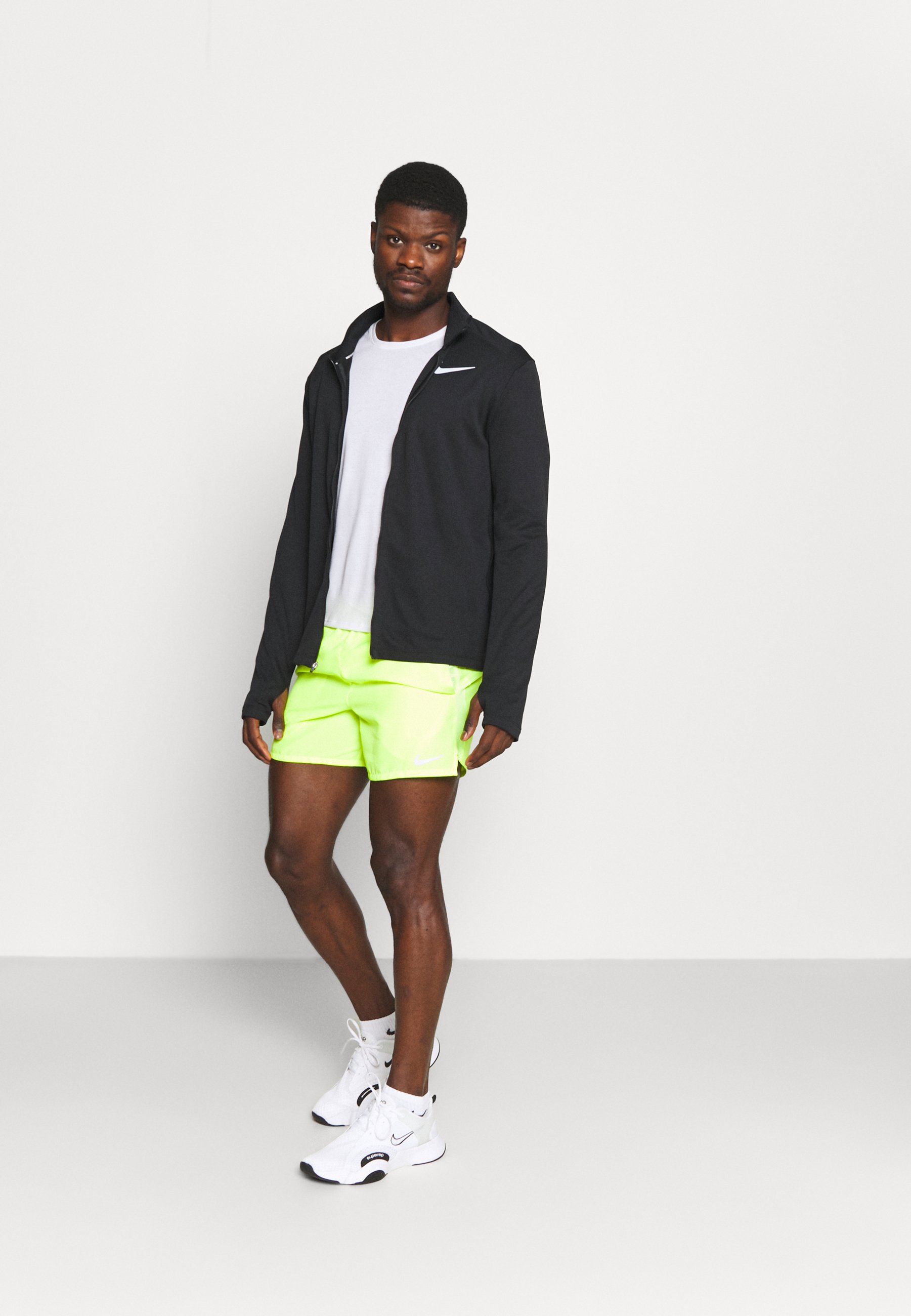 short challenger nike
