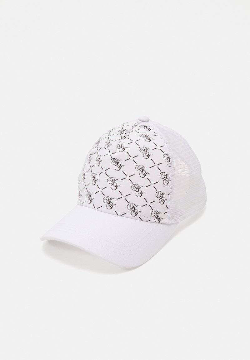 Casquette blanche avec un devant à motifs présentant des graphismes noirs et des croix. Les côtés et l'arrière en maille créent un design respirant. Visière incurvée.