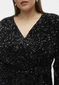 Vero Moda Curve VMCBELLA KURZES - Cocktailklänning - black