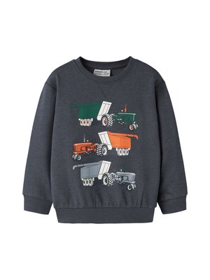 Sweat-shirt enfant gris foncé avec des illustrations colorées de trois tracteurs tirant chacun une remorque en vert, orange et gris.