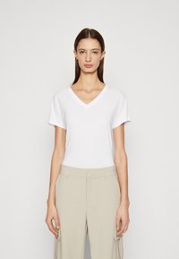 MSCH Copenhagen FENYA V NECK TEE - T-Shirt basic - optical white