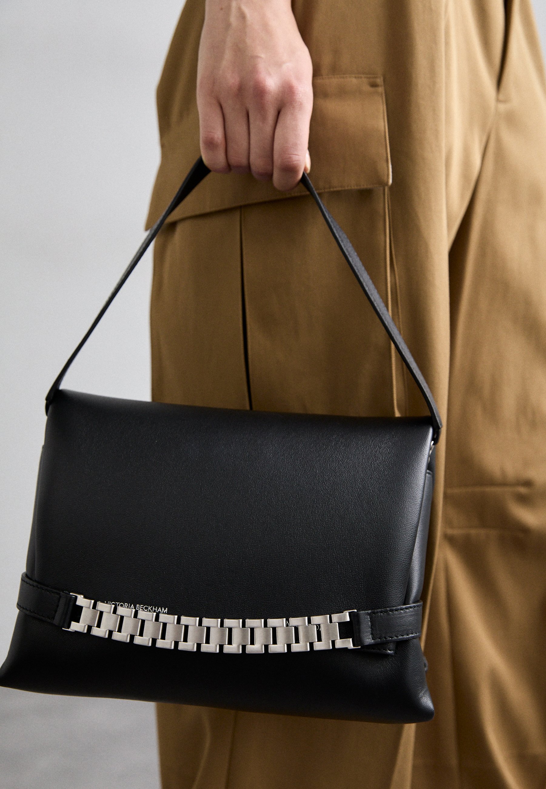Victoria Beckham CHAIN POUCH - Handbag - black - Zalando.ie