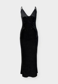 Μαύρο φόρεμα βελούδινο με εφαρμοστή σιλουέτα, ντεκολτέ σε σχήμα V και λεπτές τιράντες· διαθέτει διακριτικό λουλουδάτο σχέδιο και πλευρική σχισμή.