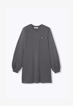 Sweat-shirt gris avec des manches longues et bouffantes, un col côtelé et un petit patch décoratif sur la poitrine. Matériau doux en mélange de coton.