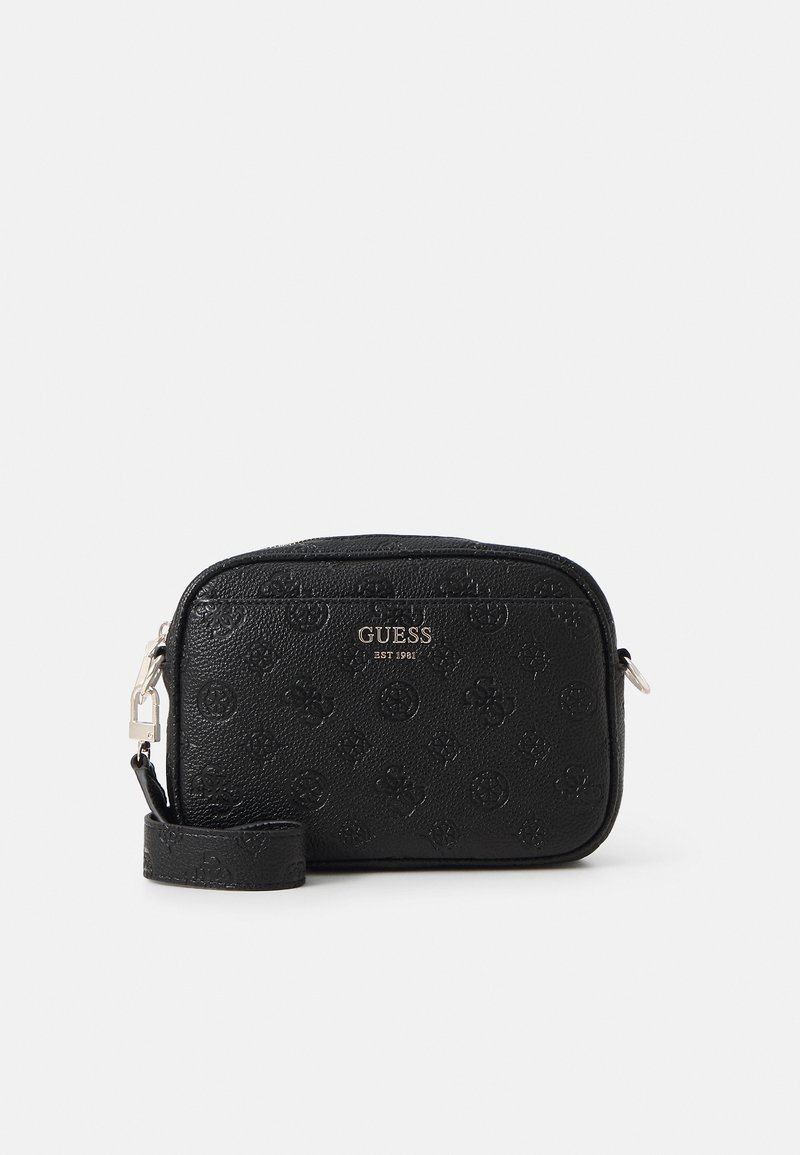 Μαύρη υφασμάτινη τσάντα χιαστί με ανάγλυφο σχέδιο λογότυπου, μαύρες λεπτομέρειες σε ασημί χρώμα και αποσπώμενο λουρί. Συμπαγής ορθογώνια μορφή.