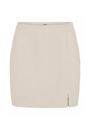 Jupe droite beige avec une petite fente latérale, longueur au genou, et une ceinture simple.