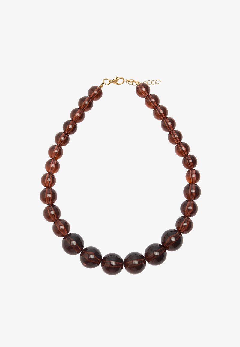 Brązowy naszyjnik z koralików o połyskującej, zaokrąglonej powierzchni w różnych odcieniach, wyposażony w zapięcie typu karabińczyk w kolorze złotym oraz regulowany łańcuszek.