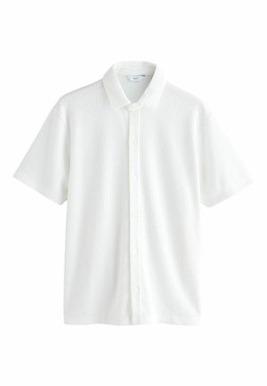 Vit kortärmad skjorta med ribbad textur, knappstängning och klassiskt krage. Ren design utan synliga mönster eller detaljer.